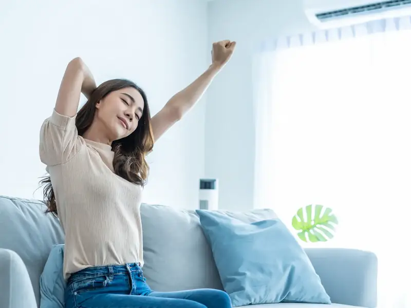 Intérieur confortable d'un logement climatisé en été